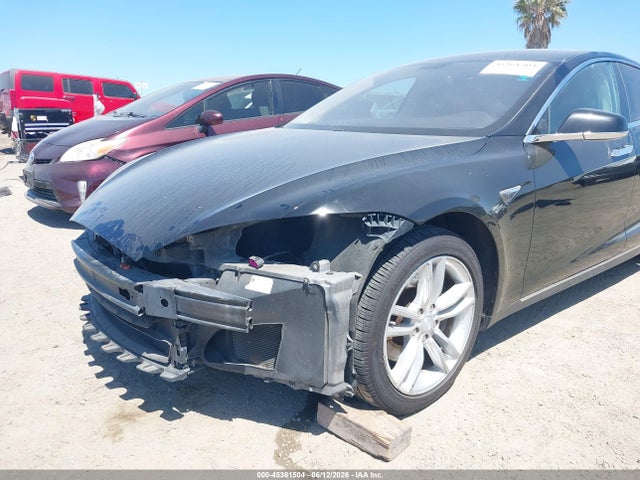 45361504 :رقم المزاد ، 5YJSA1CN9DFP27745 vin ، 2013 Tesla Model S مزاد بيع