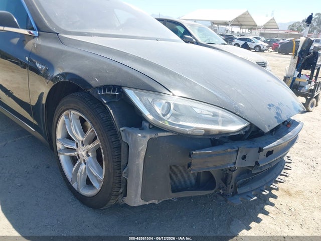 45361504 :رقم المزاد ، 5YJSA1CN9DFP27745 vin ، 2013 Tesla Model S مزاد بيع