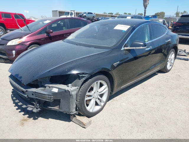 45361504 :رقم المزاد ، 5YJSA1CN9DFP27745 vin ، 2013 Tesla Model S مزاد بيع
