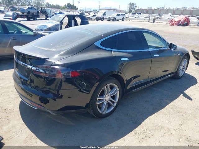 45361504 :رقم المزاد ، 5YJSA1CN9DFP27745 vin ، 2013 Tesla Model S مزاد بيع