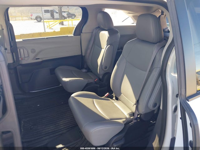 45361686 :رقم المزاد ، 5TDJRKEC5NS102780 vin ، 2022 Toyota Sienna Xle مزاد بيع