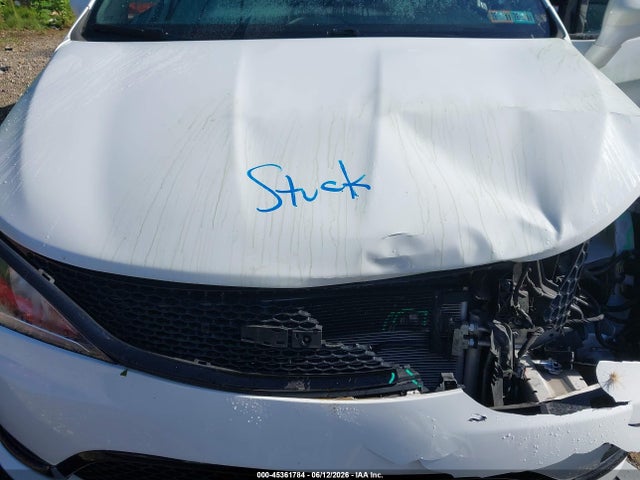 45361784 :رقم المزاد ، 2C4RC1BG8JR274312 vin ، 2018 Chrysler Pacifica Touring L مزاد بيع