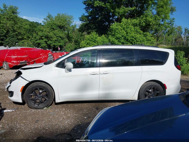 45361784 :رقم المزاد ، 2C4RC1BG8JR274312 vin ، 2018 Chrysler Pacifica Touring L مزاد بيع