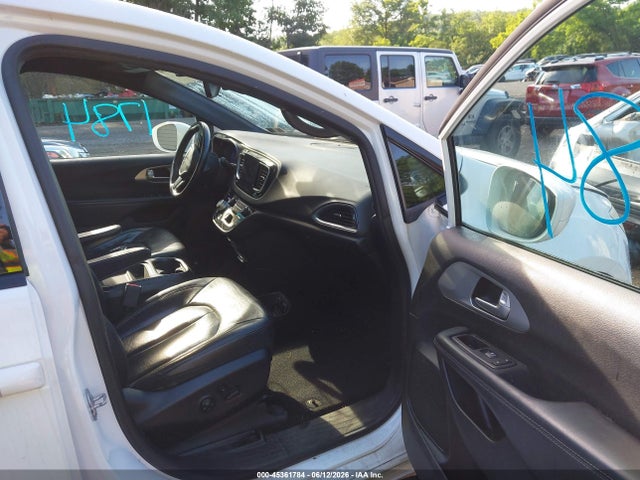 45361784 :رقم المزاد ، 2C4RC1BG8JR274312 vin ، 2018 Chrysler Pacifica Touring L مزاد بيع