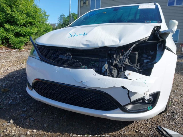 45361784 :رقم المزاد ، 2C4RC1BG8JR274312 vin ، 2018 Chrysler Pacifica Touring L مزاد بيع