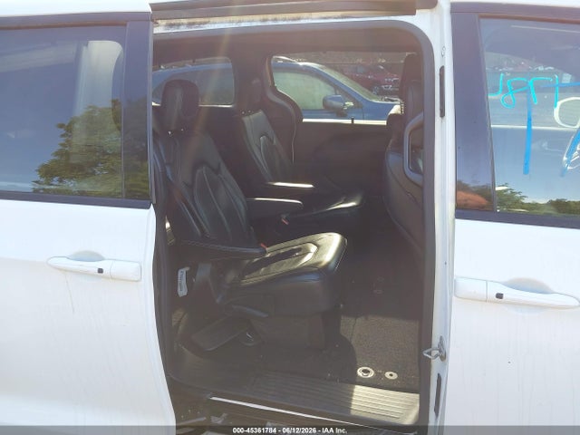 45361784 :رقم المزاد ، 2C4RC1BG8JR274312 vin ، 2018 Chrysler Pacifica Touring L مزاد بيع