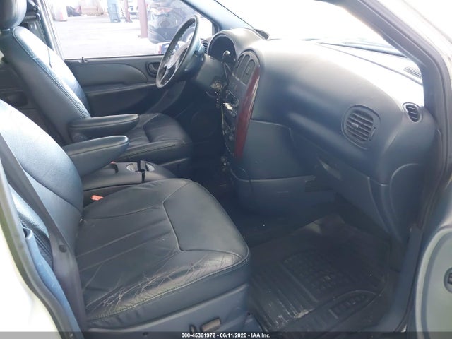 Продажа на аукционе авто 2002 Chrysler Town & Country Lxi, vin: 2C8GP54L22R568379, номер лота: 45361972