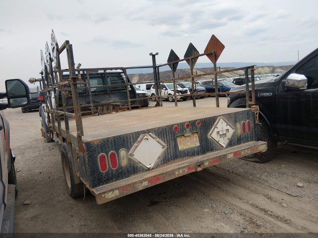 Ford F-550 Chassis Xl 2015 1FD0X5HT4FEC54812 Image 3