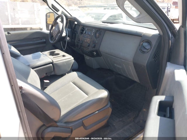 Ford F-550 Chassis Xl 2015 1FDUF5GT2FED41825 Image 5