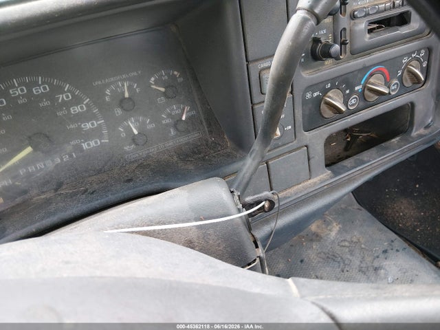 Продажа на аукционе авто 1998 Gmc Sierra 1500 Sl Wideside, vin: 1GTEC14W0WZ549185, номер лота: 45362118