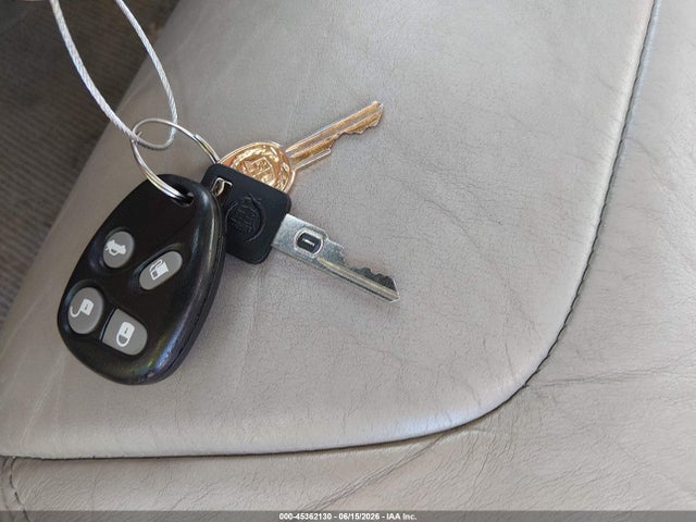 45362130 :رقم المزاد ، 1G6KD54YXWU798778 vin ، 1998 Cadillac Deville Standard مزاد بيع