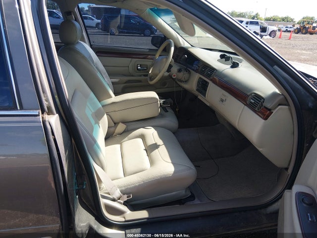 45362130 :رقم المزاد ، 1G6KD54YXWU798778 vin ، 1998 Cadillac Deville Standard مزاد بيع