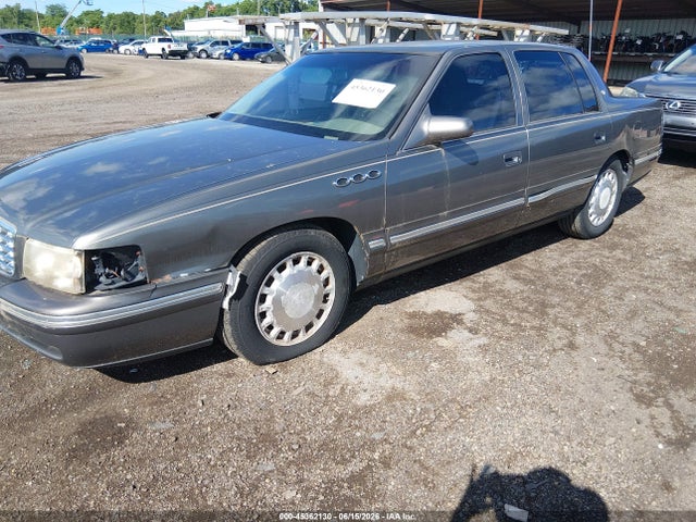 45362130 :رقم المزاد ، 1G6KD54YXWU798778 vin ، 1998 Cadillac Deville Standard مزاد بيع