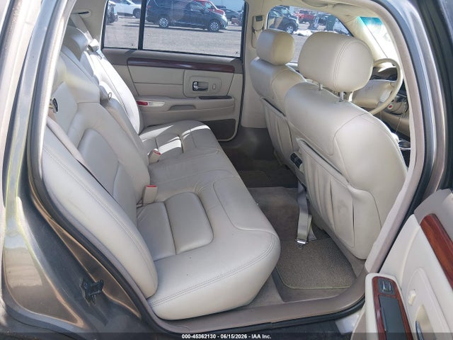 45362130 :رقم المزاد ، 1G6KD54YXWU798778 vin ، 1998 Cadillac Deville Standard مزاد بيع