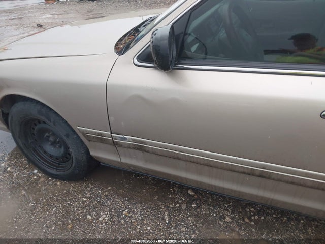 Продажа на аукционе авто 2000 Ford Crown Victoria, vin: 2FAFP73W7YX125627, номер лота: 45362653