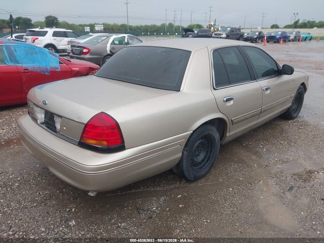 Продажа на аукционе авто 2000 Ford Crown Victoria, vin: 2FAFP73W7YX125627, номер лота: 45362653