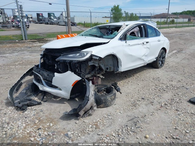 Chrysler 200 C 2016 1C3CCCCB5GN114449 Image 2