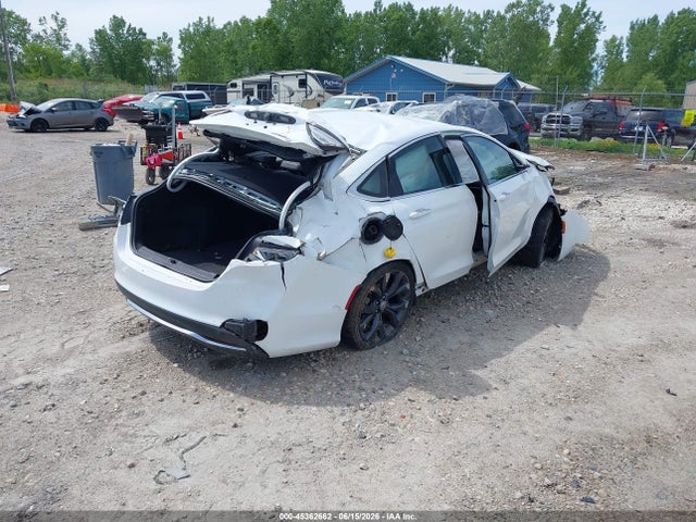 Chrysler 200 C 2016 1C3CCCCB5GN114449 Image 4
