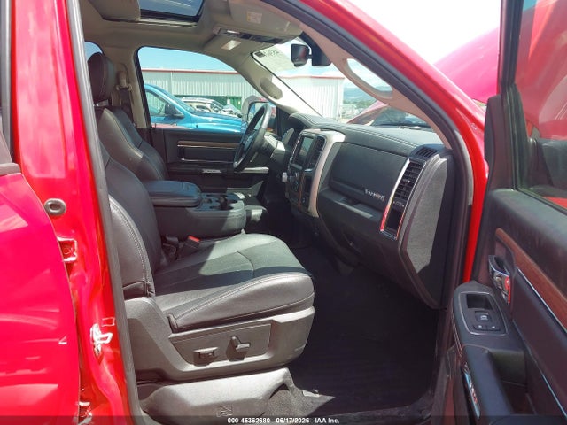 1C6RR7VM9JS258788 RAM 1500 Laramie 4x4 6&#039;4 Box