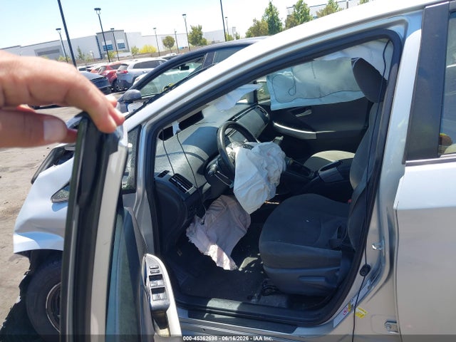 JTDKN3DU3F0462957 Toyota Prius Two