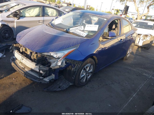 Toyota Prius Three 2018 JTDKARFU6J3549724 Image 2