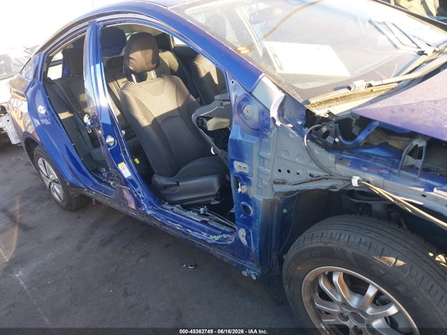 Toyota Prius Three 2018 JTDKARFU6J3549724 Image 6