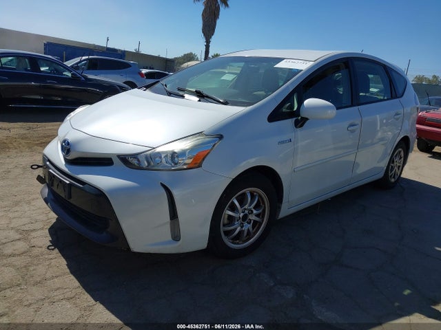 Toyota Prius V Three 2015 JTDZN3EU6FJ017474 Image 2