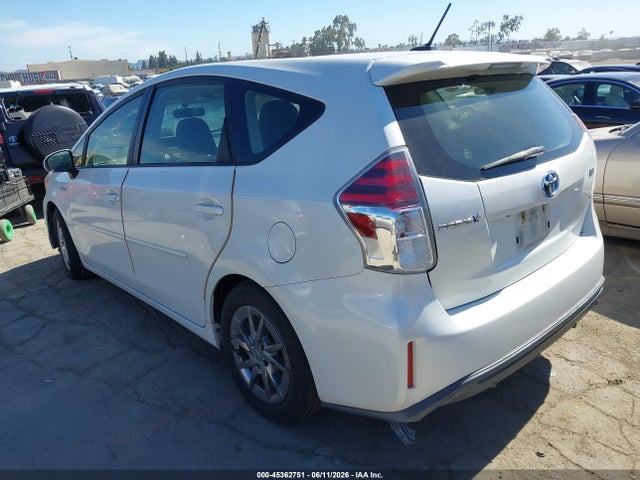 Toyota Prius V Three 2015 JTDZN3EU6FJ017474 Image 3