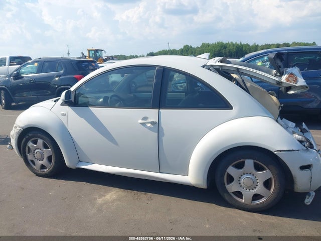 2000 Volkswagen New Beetle Gls მანქანა იყიდება აუქციონზე, vin: 3VWCC21C1YM404410, აუქციონის ნომერი: 45362796