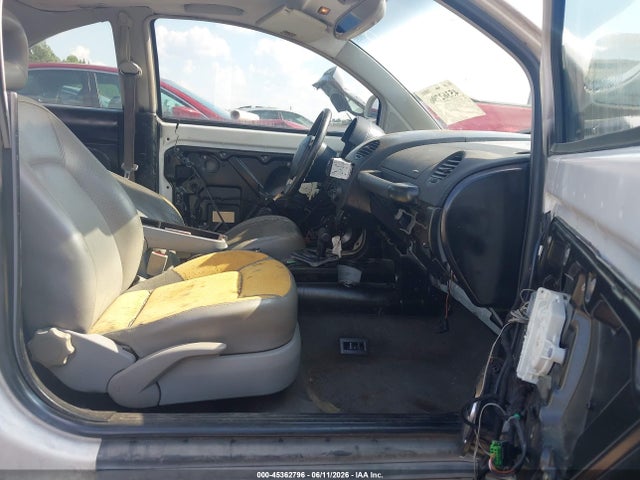 2000 Volkswagen New Beetle Gls მანქანა იყიდება აუქციონზე, vin: 3VWCC21C1YM404410, აუქციონის ნომერი: 45362796