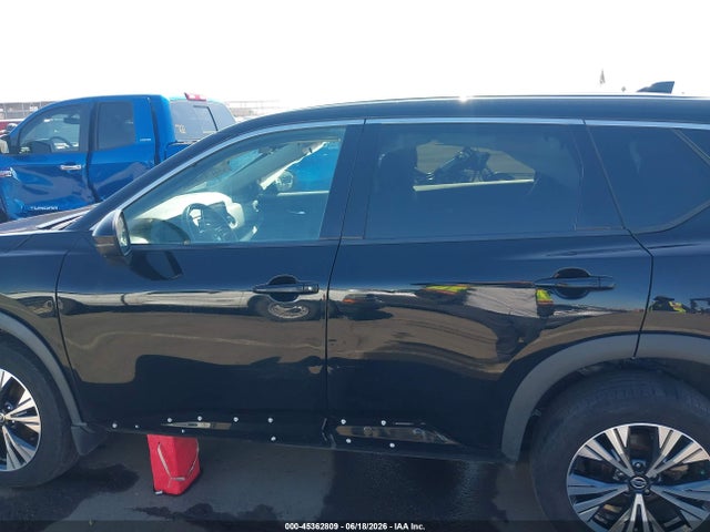 5N1AT3BA3MC746011 Nissan Rogue Sv Fwd