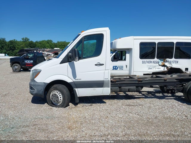 45362955 :رقم المزاد ، WDAPF4CC4F9609187 vin ، 2015 Mercedes-benz Sprinter 3500 مزاد بيع