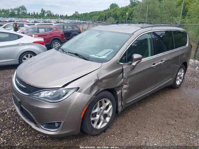 Продаж на аукціоні авто 2017 Chrysler Pacifica Touring-l, vin: 2C4RC1BG9HR777163, номер лоту: 45363038