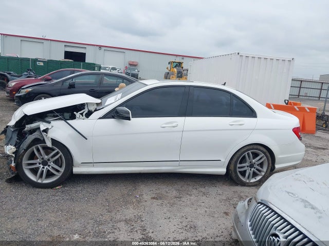 Продаж на аукціоні авто 2013 Mercedes-benz C 250 Sport, vin: WDDGF4HBXDA763644, номер лоту: 45363084