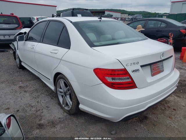 Продаж на аукціоні авто 2013 Mercedes-benz C 250 Sport, vin: WDDGF4HBXDA763644, номер лоту: 45363084