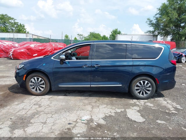 Chrysler Pacifica Hybrid Limited 2023 2C4RC1S71PR592569 Image 14