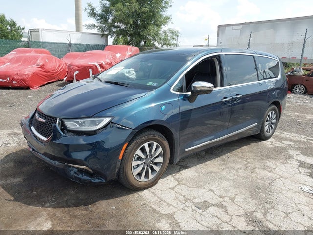 Chrysler Pacifica Hybrid Limited 2023 2C4RC1S71PR592569 Image 2