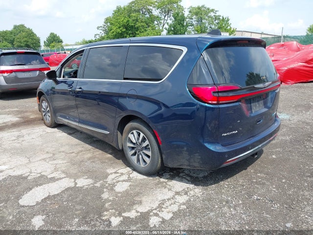 Chrysler Pacifica Hybrid Limited 2023 2C4RC1S71PR592569 Image 3