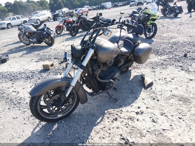 45363253 :رقم المزاد ، 5VPCA36N2B3006514 vin ، 2011 Victory Motorcycles Kingpin 8-ball مزاد بيع