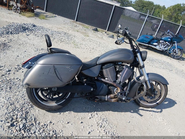 45363253 :رقم المزاد ، 5VPCA36N2B3006514 vin ، 2011 Victory Motorcycles Kingpin 8-ball مزاد بيع