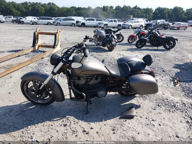 45363253 :رقم المزاد ، 5VPCA36N2B3006514 vin ، 2011 Victory Motorcycles Kingpin 8-ball مزاد بيع