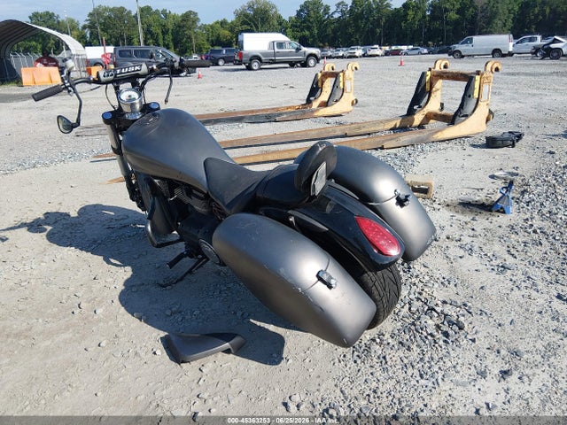 45363253 :رقم المزاد ، 5VPCA36N2B3006514 vin ، 2011 Victory Motorcycles Kingpin 8-ball مزاد بيع