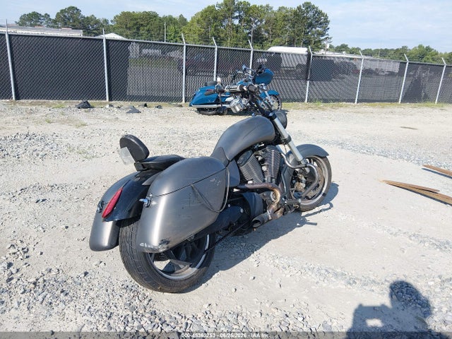 45363253 :رقم المزاد ، 5VPCA36N2B3006514 vin ، 2011 Victory Motorcycles Kingpin 8-ball مزاد بيع