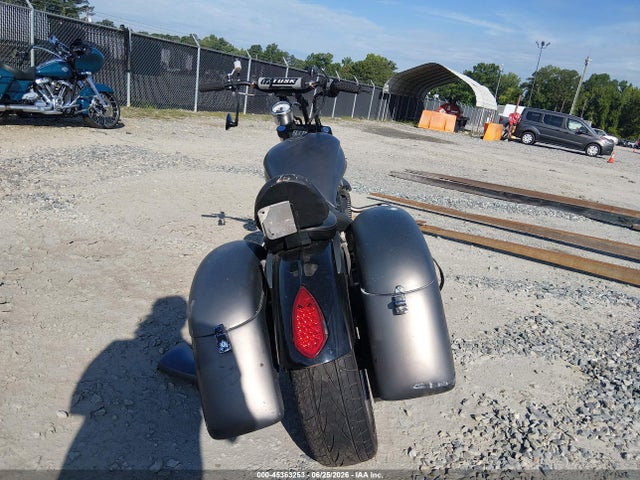 45363253 :رقم المزاد ، 5VPCA36N2B3006514 vin ، 2011 Victory Motorcycles Kingpin 8-ball مزاد بيع