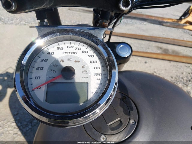 45363253 :رقم المزاد ، 5VPCA36N2B3006514 vin ، 2011 Victory Motorcycles Kingpin 8-ball مزاد بيع