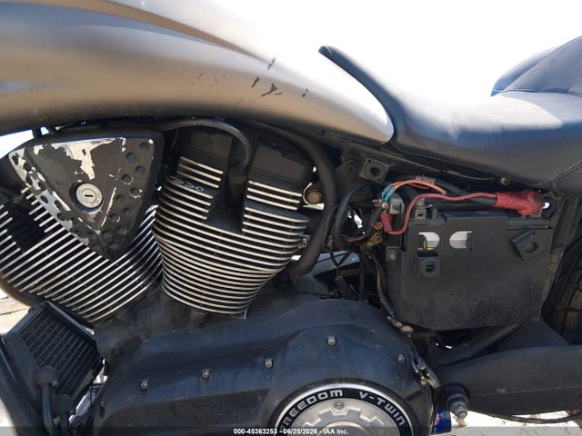 45363253 :رقم المزاد ، 5VPCA36N2B3006514 vin ، 2011 Victory Motorcycles Kingpin 8-ball مزاد بيع