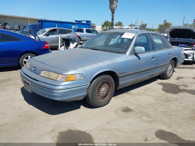 45363336 :رقم المزاد ، 2FACP73W3NX180994 vin ، 1992 Ford Crown Victoria مزاد بيع