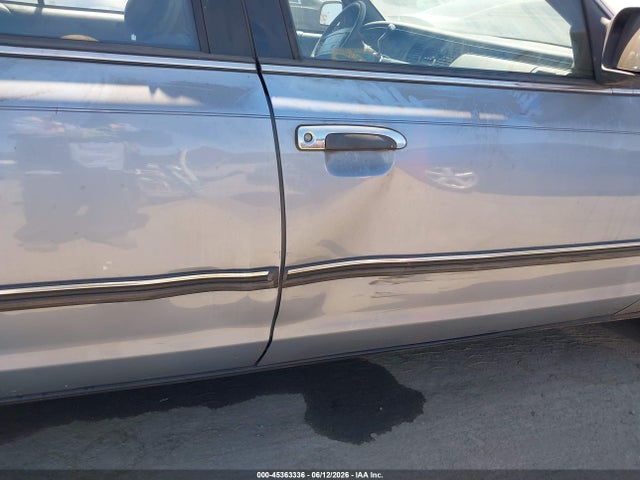 45363336 :رقم المزاد ، 2FACP73W3NX180994 vin ، 1992 Ford Crown Victoria مزاد بيع