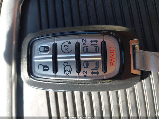Продажа на аукционе авто 2017 Chrysler Pacifica Limited, vin: 2C4RC1GGXHR643402, номер лота: 45363362