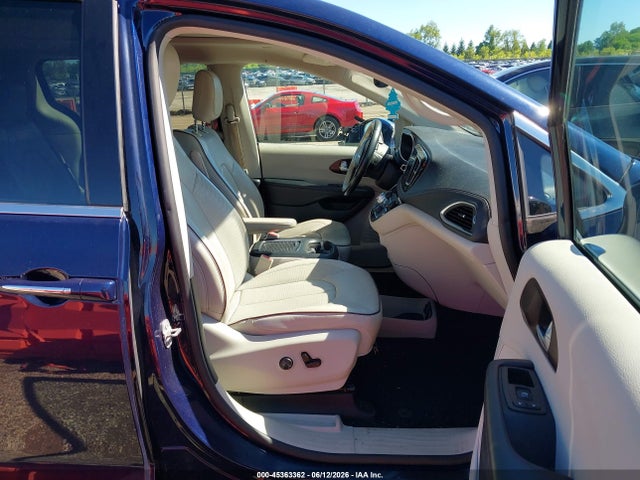 Продажа на аукционе авто 2017 Chrysler Pacifica Limited, vin: 2C4RC1GGXHR643402, номер лота: 45363362